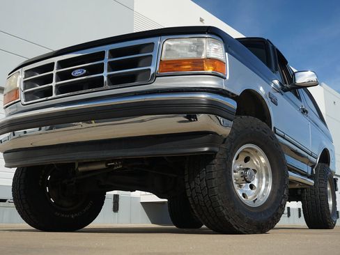 Used 1995 Ford Bronco XLT image 4