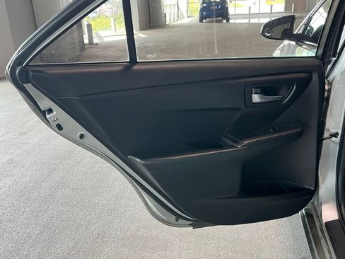 Used 2016 Toyota Camry SE FWD image 31
