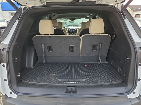 Used 2023 Chevrolet Traverse LT image 33