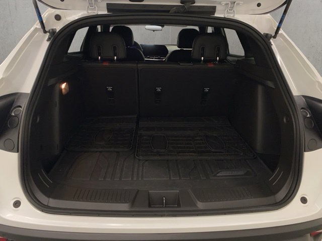 Used 2025 Chevrolet Trax RS w/ Sunroof Package FWD image 23