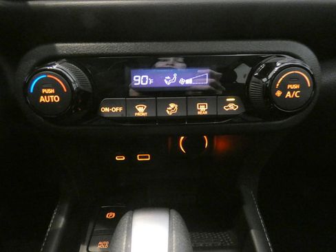 Used 2023 Nissan Kicks SR image 14