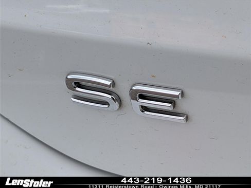 Used 2024 Volkswagen Taos SE FWD image 9