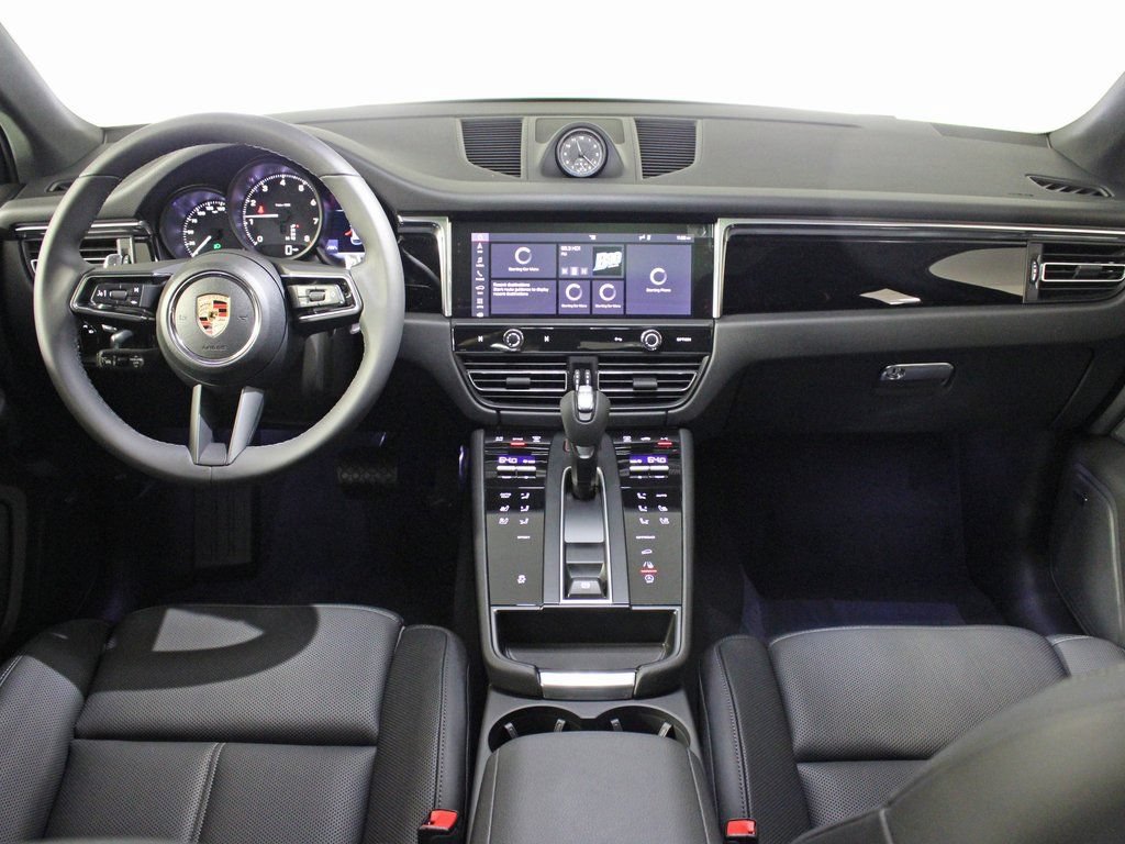 Certified 2026 Porsche Macan AWD/4WD image 19