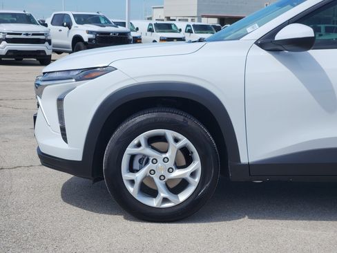 Used 2026 Chevrolet Trax LS w/ LS Convenience Package FWD image 9
