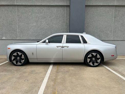 Used 2020 Rolls-Royce Phantom Sedan RWD image 3