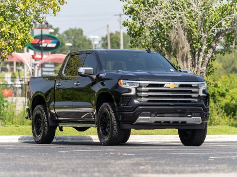 Used 2025 Chevrolet Silverado 1500 High Country w/ Technology Package AWD/4WD image 46