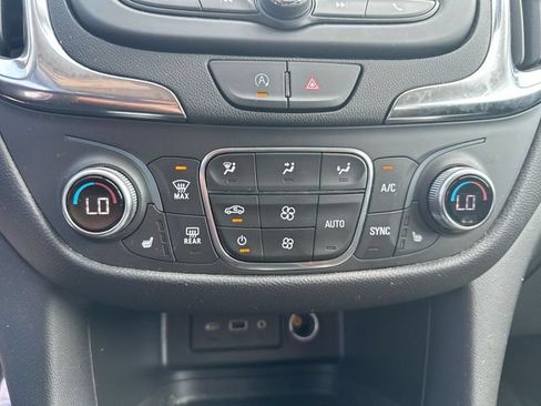 Used 2023 Chevrolet Equinox LT FWD image 40