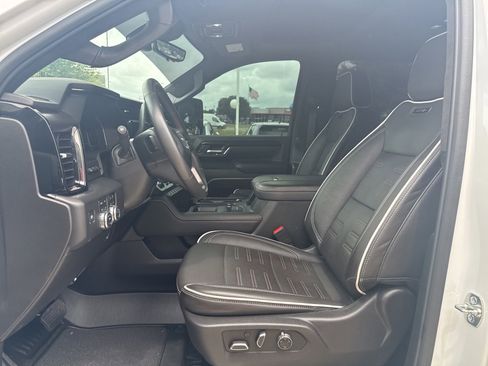 Used 2025 GMC Sierra 2500 AT4X AWD/4WD image 7
