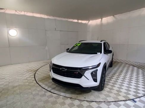 Used 2024 Chevrolet Trax RS w/ Driver Confidence Package image 6