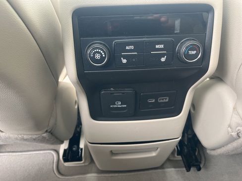 Used 2021 GMC Acadia Denali w/ Denali Ultimate Package image 15