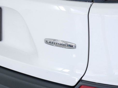 Used 2021 Jeep Cherokee Latitude Plus AWD/4WD image 55