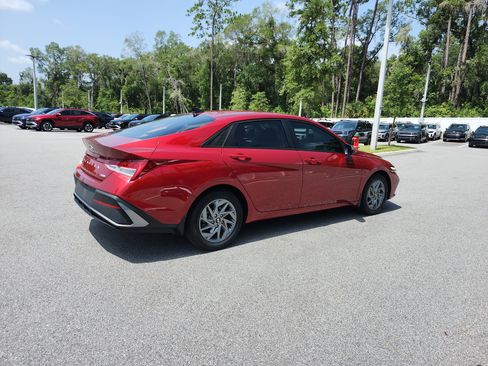 Used 2024 Hyundai Elantra Blue FWD image 5