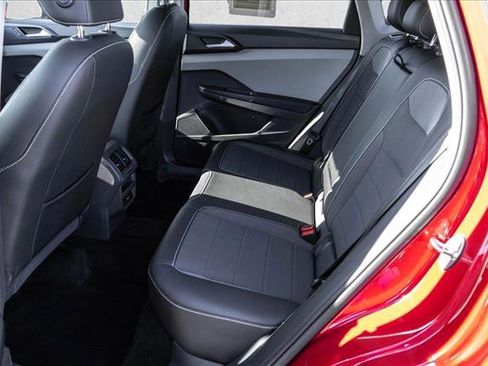 Used 2022 Volkswagen Taos SE image 19