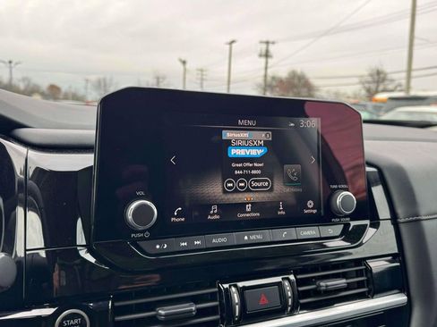 Certified 2024 Nissan Pathfinder SV image 28