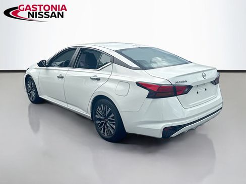 Used 2025 Nissan Altima 2.5 SV FWD image 6