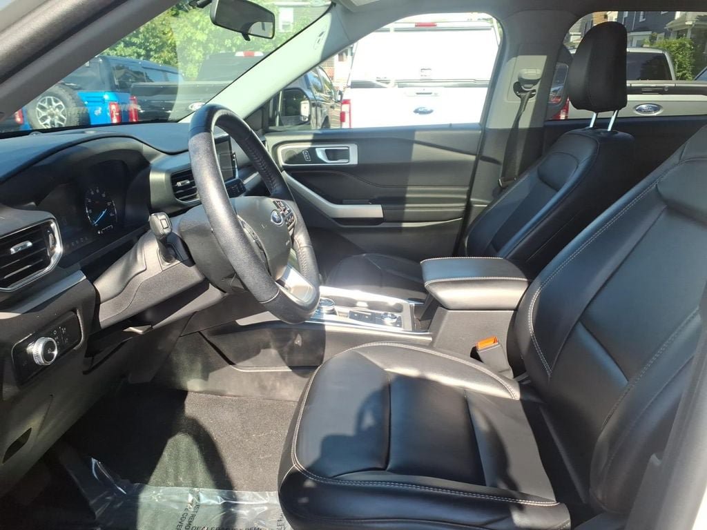 Used 2023 Ford Explorer XLT w/ Equipment Group 202A AWD/4WD image 19
