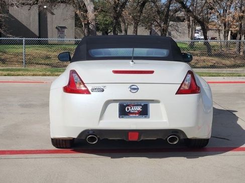 Used 2018 Nissan 370Z Roadster image 13