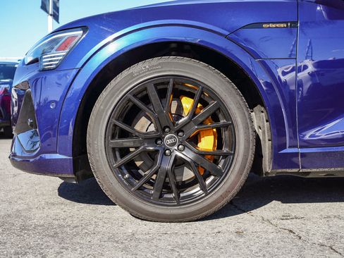 Used 2022 Audi e-tron Chronos w/ Chronos Package image 9