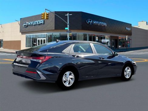 New 2026 Hyundai Elantra SE FWD image 8