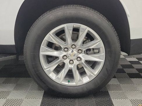 Used 2024 Chevrolet Suburban Premier RWD image 10