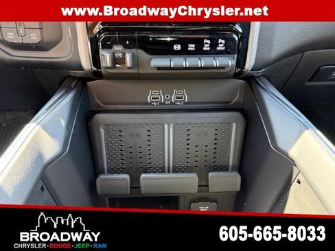 New 2026 RAM 3500 Laramie AWD/4WD image 19