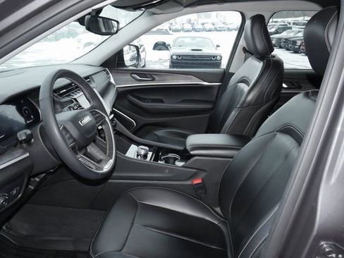 Used 2023 Jeep Grand Cherokee L Limited image 2