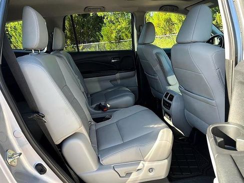 Used 2020 Honda Pilot Touring image 41