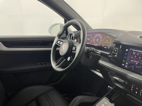 Used 2025 Porsche Cayenne Coupe AWD/4WD image 12
