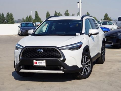 Certified 2024 Toyota Corolla Cross XLE FWD image 3