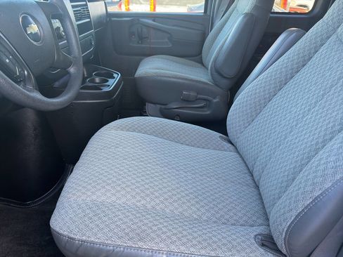 Used 2009 Chevrolet Express 1500 Passenger w/ LT Preferred Equipment Group image 16
