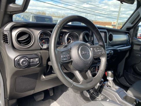 Certified 2022 Jeep Wrangler Sport AWD/4WD image 12