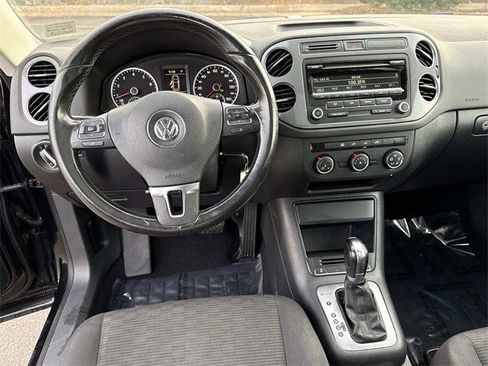 Used 2013 Volkswagen Tiguan S image 17