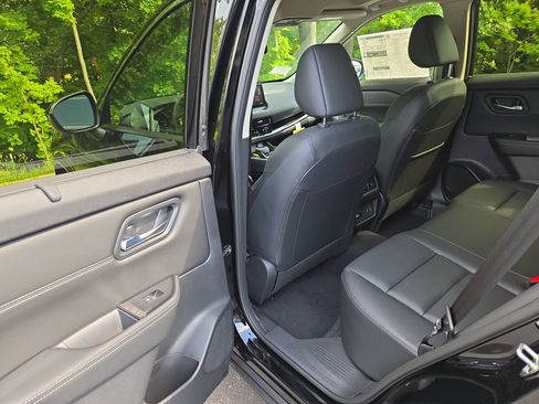 New 2025 Nissan Rogue SL w/ Tech Package image 15