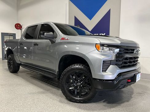 Used 2024 Chevrolet Silverado 1500 LT Trail Boss w/ Convenience Package II AWD/4WD image 2