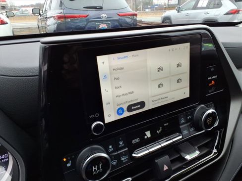 Certified 2023 Toyota Highlander XLE image 20