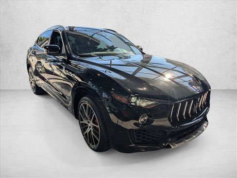 Used 2018 Maserati Levante S GranLusso image 3