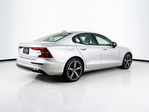 Used 2024 Volvo S60 B5 Plus image 9