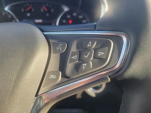 Used 2024 Chevrolet Equinox Premier image 11