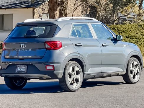 Certified 2025 Hyundai Venue SEL image 4