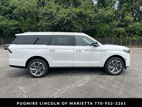 New 2026 Lincoln Navigator L Reserve AWD/4WD image 8