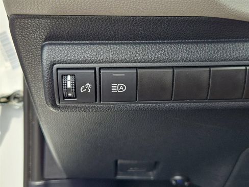 Used 2022 Toyota Corolla LE FWD image 9