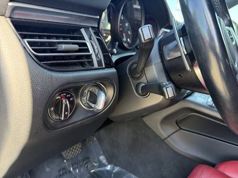 Used 2021 Porsche Macan image 14