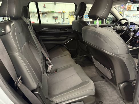 Used 2022 Jeep Grand Cherokee L Laredo w/ Luxury Tech Group I AWD/4WD image 31