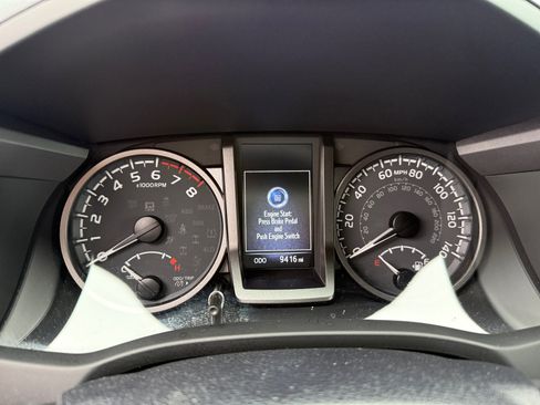 Used 2022 Toyota Tacoma TRD Off-Road image 11