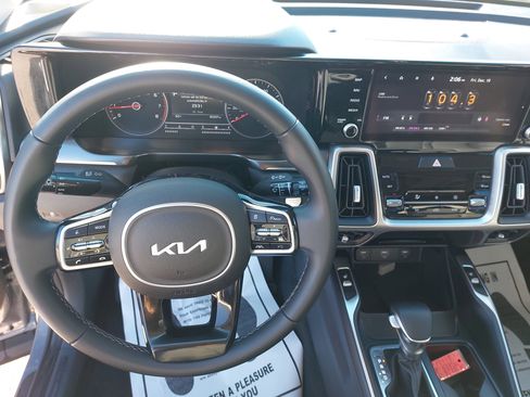 Used 2022 Kia Sorento S w/ Panoramic Sunroof Package image 18