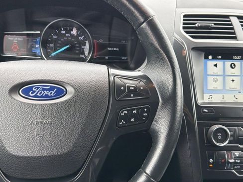 Used 2017 Ford Explorer XLT w/ Equipment Group 202A FWD image 15