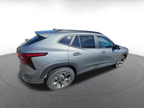 Used 2025 Chevrolet Trax LT image 8