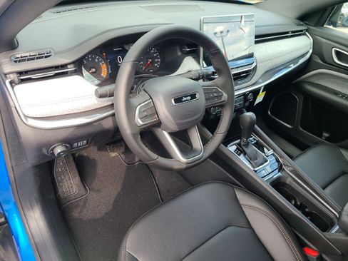 Used 2024 Jeep Compass Latitude image 6