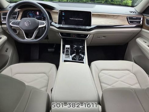 Used 2024 Volkswagen Atlas SE FWD image 13