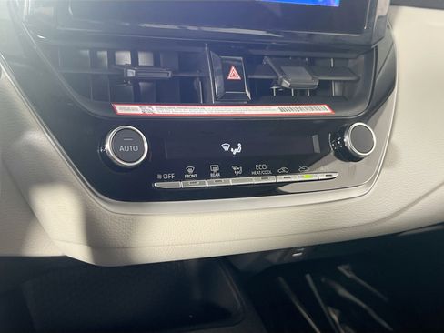 Used 2025 Toyota Corolla LE image 15